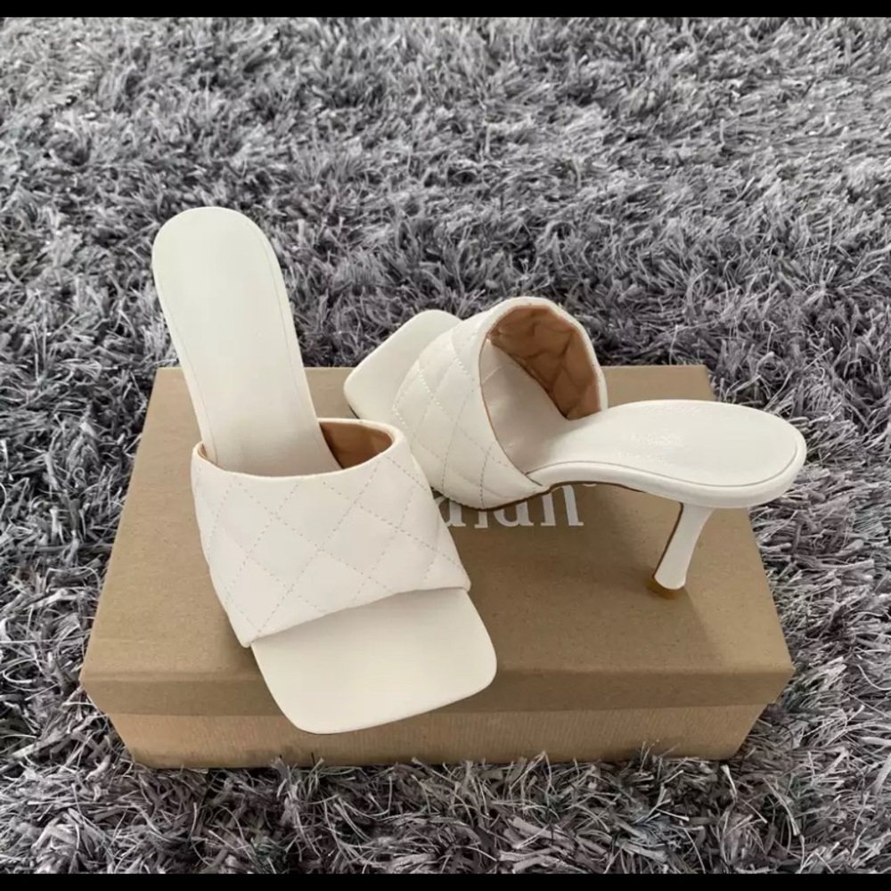 Moulaian Heels